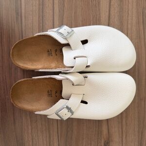 Like New - Unisex Birkenstock Boston Super Grip in White Leather